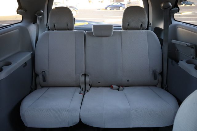 2012 Toyota Sienna 5dr 7-Passenger Van V6 LE AWD - 22971182 - 16
