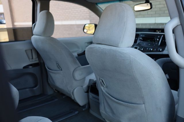 2012 Toyota Sienna 5dr 7-Passenger Van V6 LE AWD - 22971182 - 20