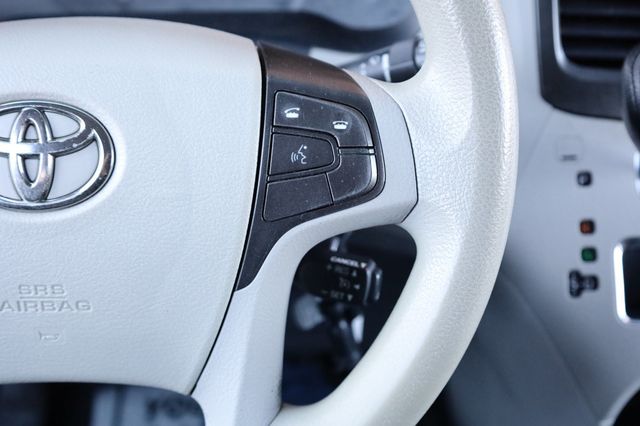 2012 Toyota Sienna 5dr 7-Passenger Van V6 LE AWD - 22971182 - 25