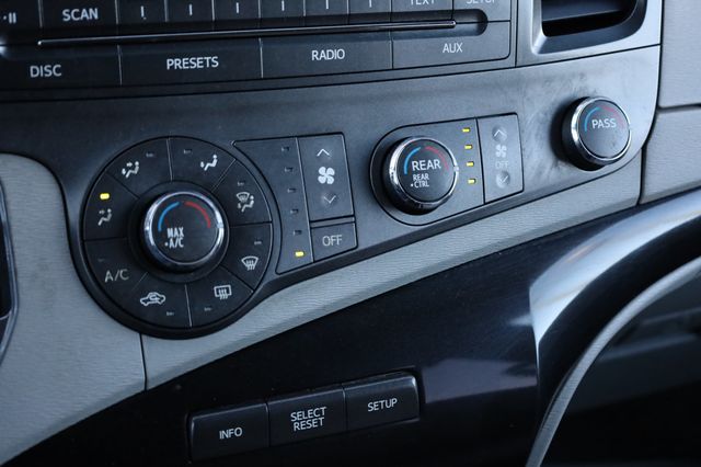 2012 Toyota Sienna 5dr 7-Passenger Van V6 LE AWD - 22971182 - 32