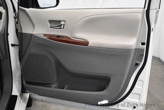 2012 Toyota Sienna 5dr 7-Passenger Van V6 XLE AWD - 22979401 - 13