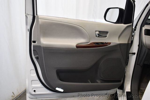 2012 Toyota Sienna 5dr 7-Passenger Van V6 XLE AWD - 22979401 - 7