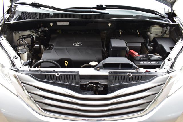 2012 Toyota Sienna 5dr 7-Passenger Van V6 XLE AWD - 23085660 - 10