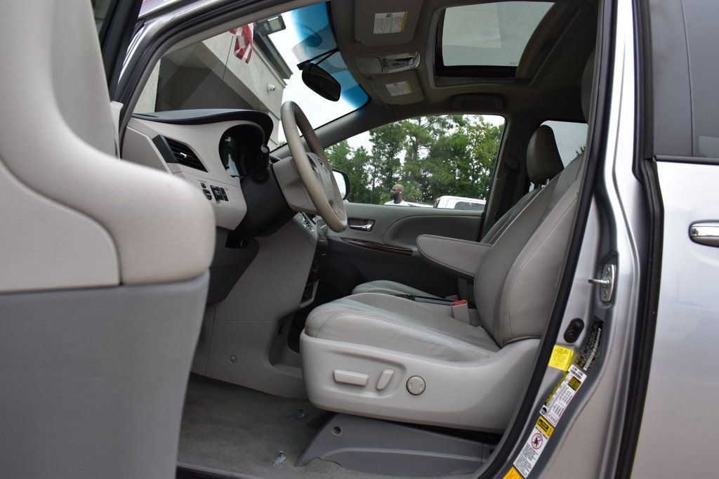 2012 Toyota Sienna 5dr 7-Passenger Van V6 XLE AWD - 23085660 - 13
