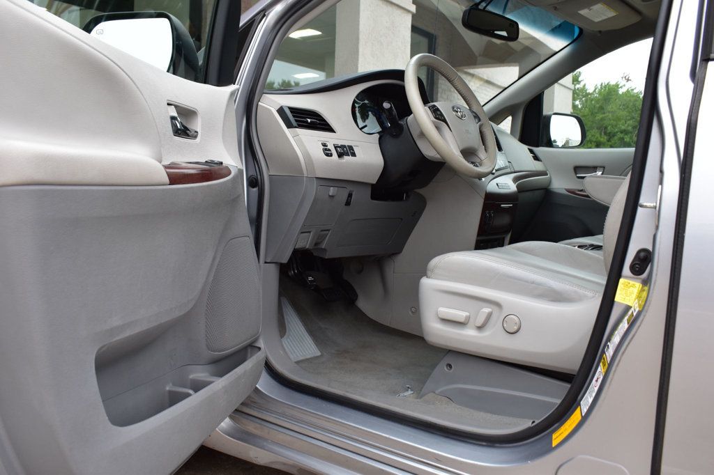 2012 Toyota Sienna 5dr 7-Passenger Van V6 XLE AWD - 23085660 - 15
