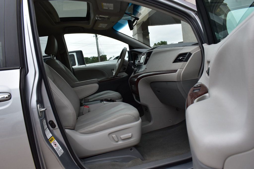 2012 Toyota Sienna 5dr 7-Passenger Van V6 XLE AWD - 23085660 - 16