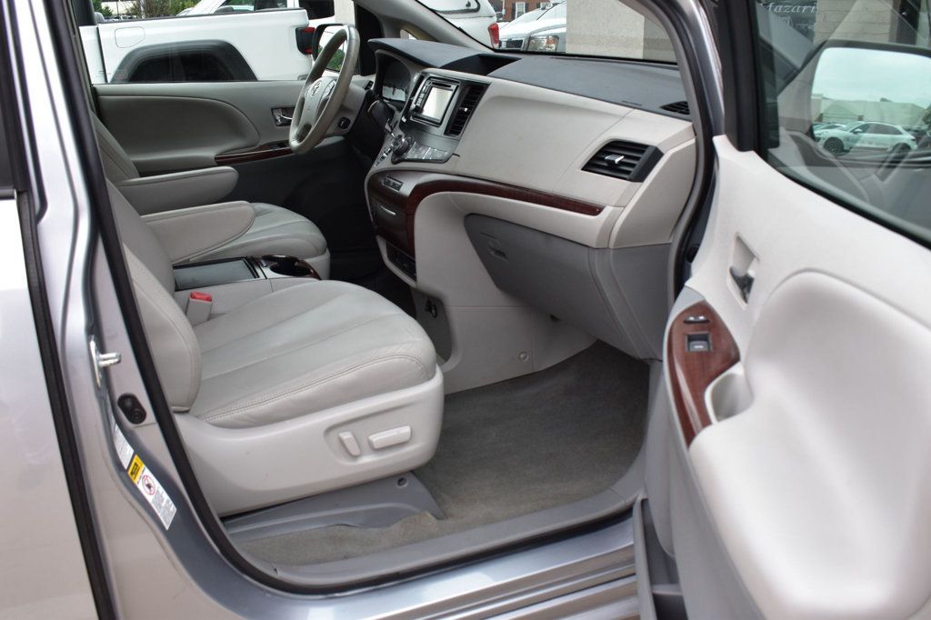 2012 Toyota Sienna 5dr 7-Passenger Van V6 XLE AWD - 23085660 - 18