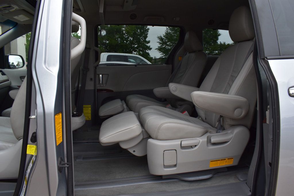 2012 Toyota Sienna 5dr 7-Passenger Van V6 XLE AWD - 23085660 - 19