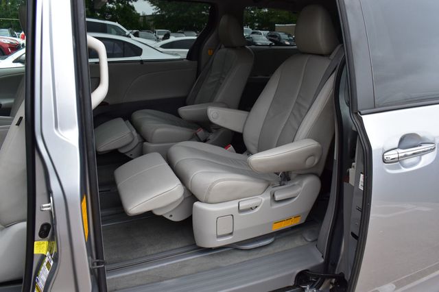 2012 Toyota Sienna 5dr 7-Passenger Van V6 XLE AWD - 23085660 - 22