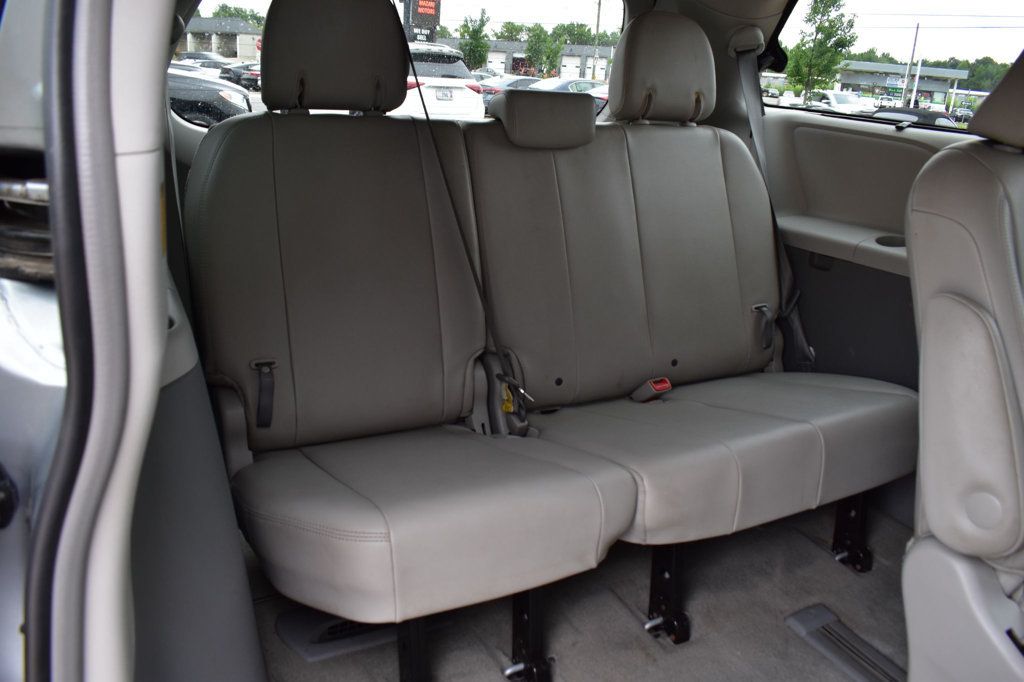 2012 Toyota Sienna 5dr 7-Passenger Van V6 XLE AWD - 23085660 - 24