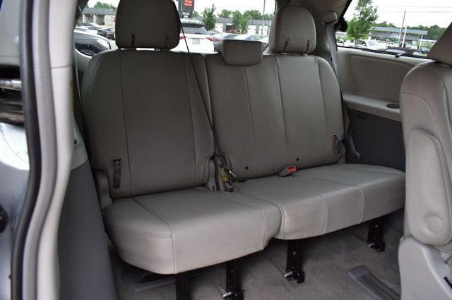 2012 Toyota Sienna 5dr 7-Passenger Van V6 XLE AWD - 23085660 - 24