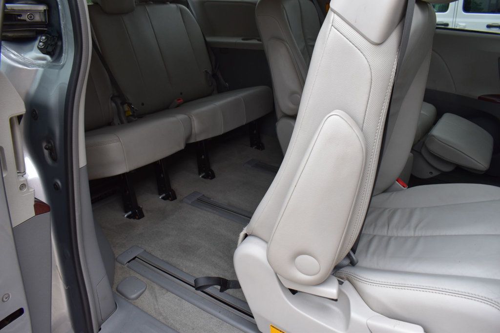 2012 Toyota Sienna 5dr 7-Passenger Van V6 XLE AWD - 23085660 - 25
