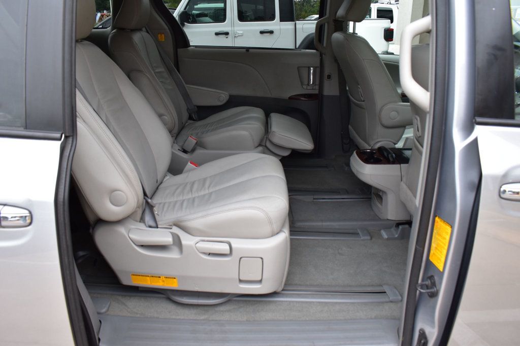 2012 Toyota Sienna 5dr 7-Passenger Van V6 XLE AWD - 23085660 - 26