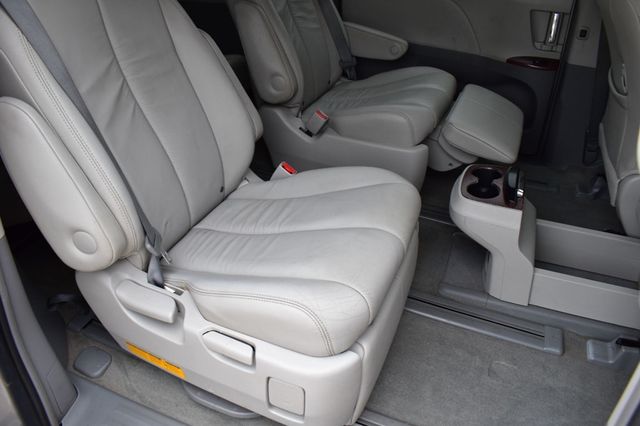 2012 Toyota Sienna 5dr 7-Passenger Van V6 XLE AWD - 23085660 - 28