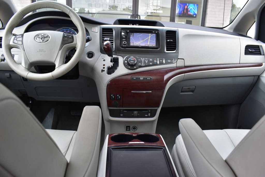 2012 Toyota Sienna 5dr 7-Passenger Van V6 XLE AWD - 23085660 - 29