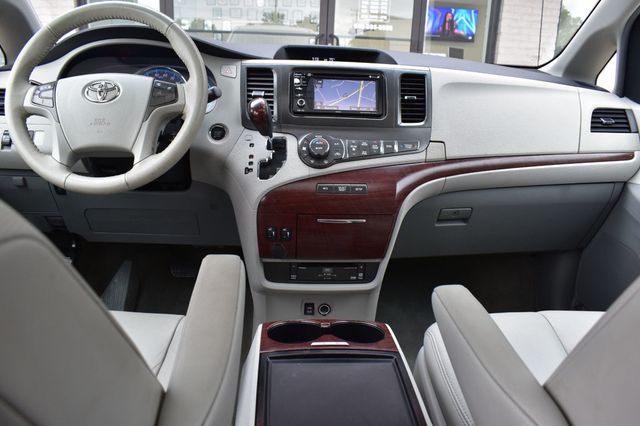 2012 Toyota Sienna 5dr 7-Passenger Van V6 XLE AWD - 23085660 - 29