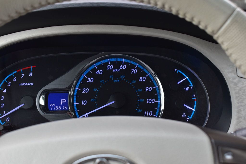 2012 Toyota Sienna 5dr 7-Passenger Van V6 XLE AWD - 23085660 - 32