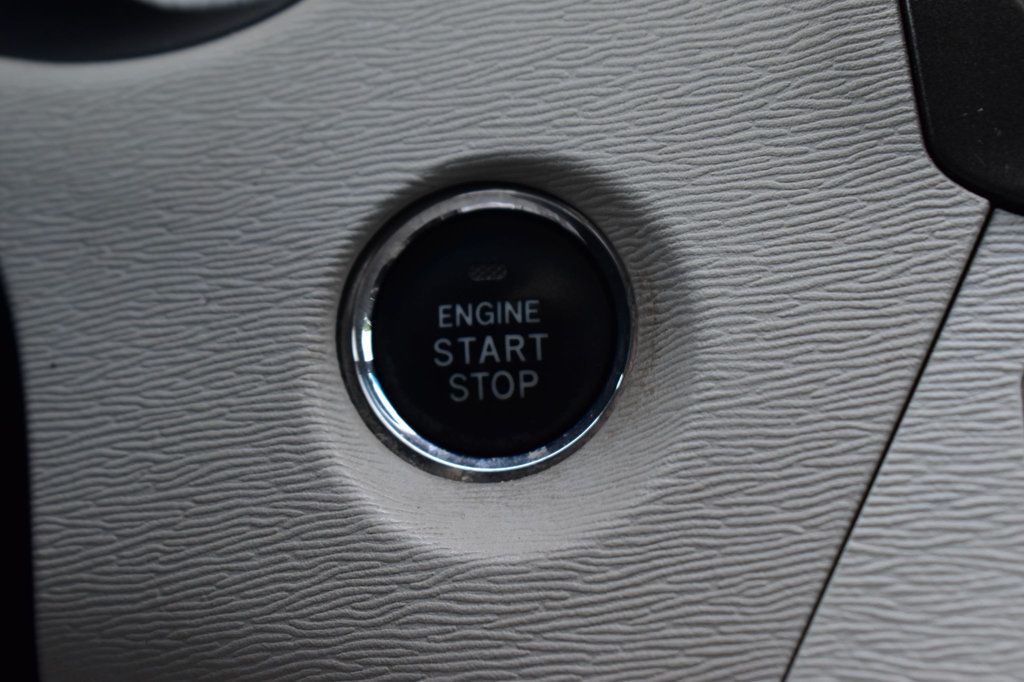 2012 Toyota Sienna 5dr 7-Passenger Van V6 XLE AWD - 23085660 - 33