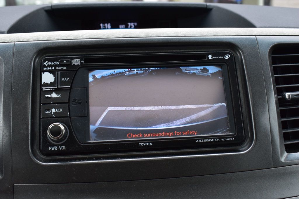 2012 Toyota Sienna 5dr 7-Passenger Van V6 XLE AWD - 23085660 - 35