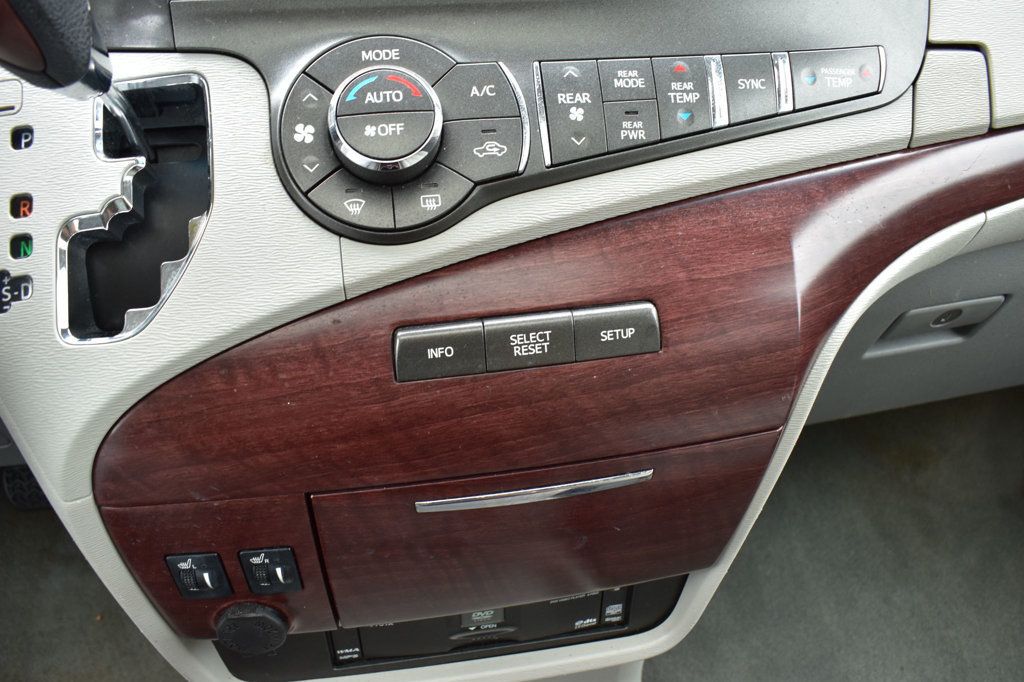 2012 Toyota Sienna 5dr 7-Passenger Van V6 XLE AWD - 23085660 - 43