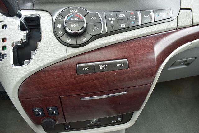 2012 Toyota Sienna 5dr 7-Passenger Van V6 XLE AWD - 23085660 - 43