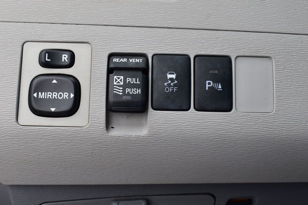 2012 Toyota Sienna 5dr 7-Passenger Van V6 XLE AWD - 23085660 - 48