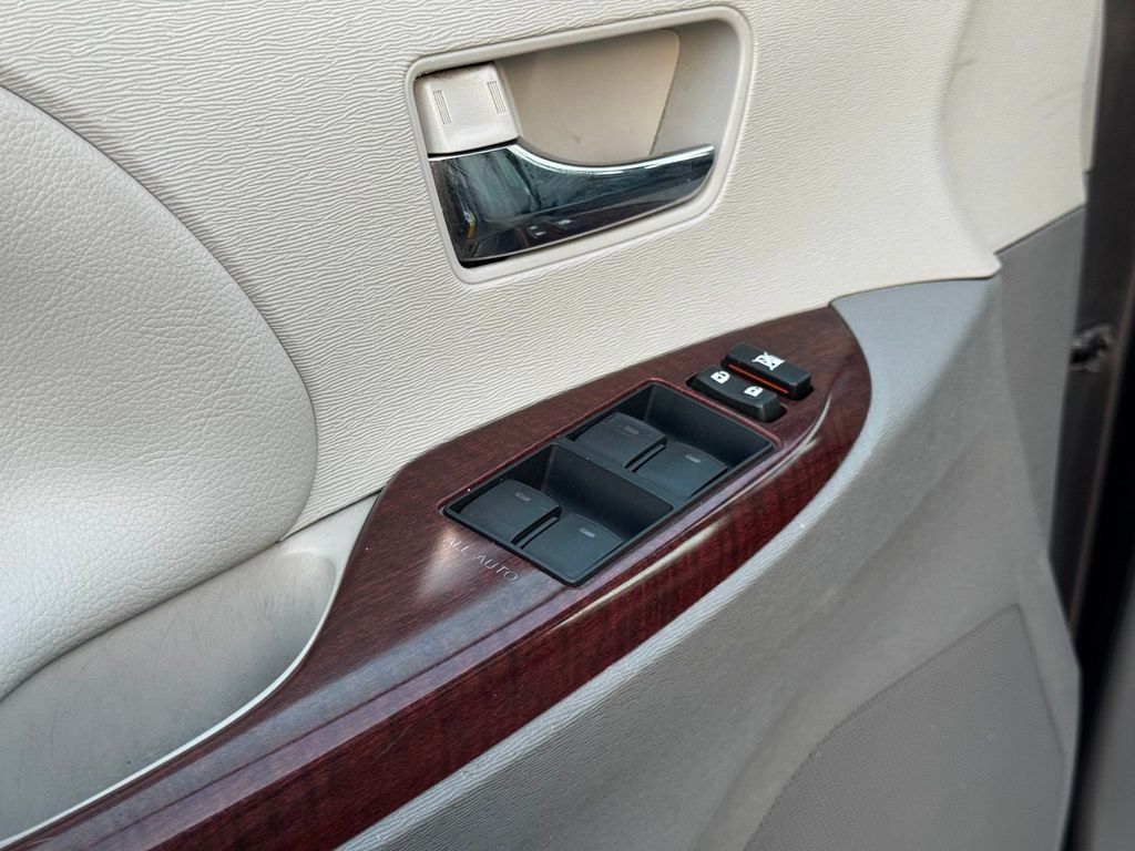 2012 Toyota Sienna 5dr 7-Passenger Van V6 XLE AWD - 22977602 - 9