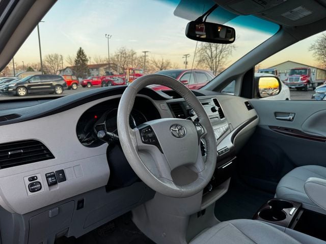 2012 Toyota Sienna 5dr 7-Passenger Van V6 XLE AWD - 22977602 - 10