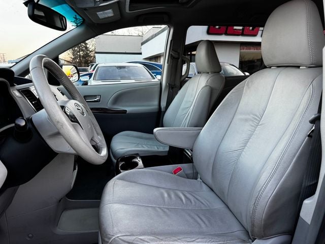 2012 Toyota Sienna 5dr 7-Passenger Van V6 XLE AWD - 22977602 - 13
