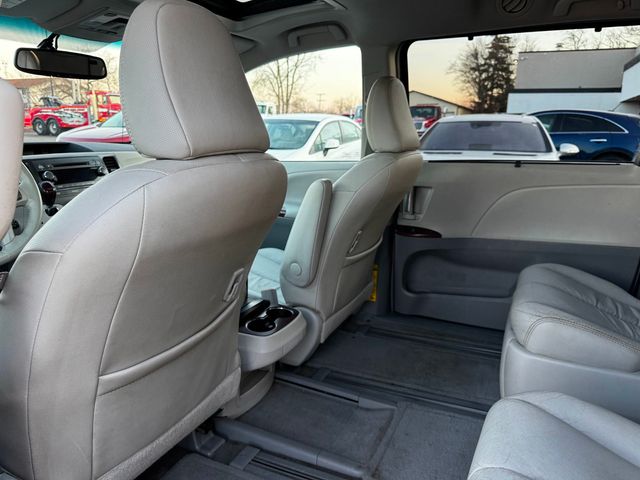 2012 Toyota Sienna 5dr 7-Passenger Van V6 XLE AWD - 22977602 - 14
