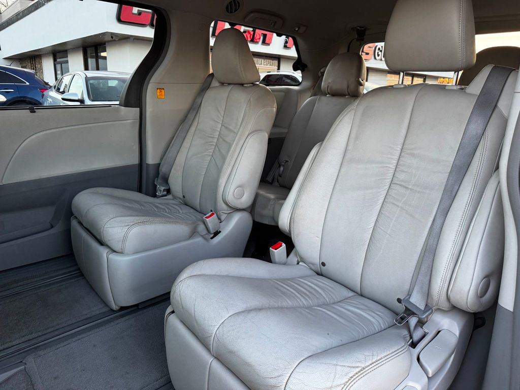 2012 Toyota Sienna 5dr 7-Passenger Van V6 XLE AWD - 22977602 - 15