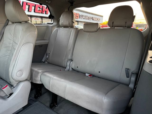 2012 Toyota Sienna 5dr 7-Passenger Van V6 XLE AWD - 22977602 - 16