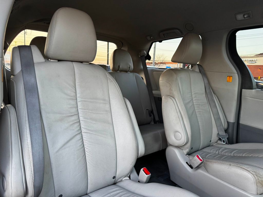 2012 Toyota Sienna 5dr 7-Passenger Van V6 XLE AWD - 22977602 - 18