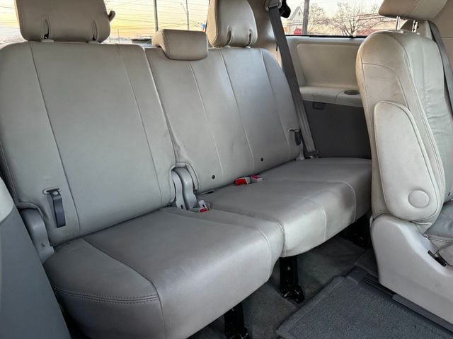 2012 Toyota Sienna 5dr 7-Passenger Van V6 XLE AWD - 22977602 - 19