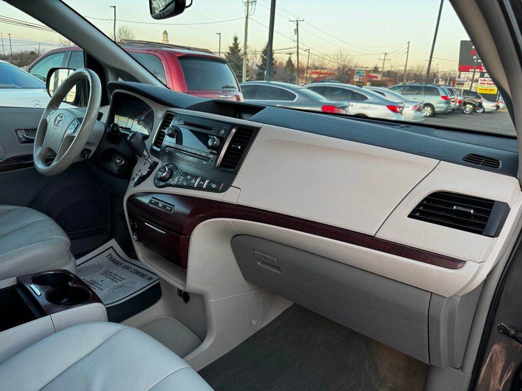 2012 Toyota Sienna 5dr 7-Passenger Van V6 XLE AWD - 22977602 - 20