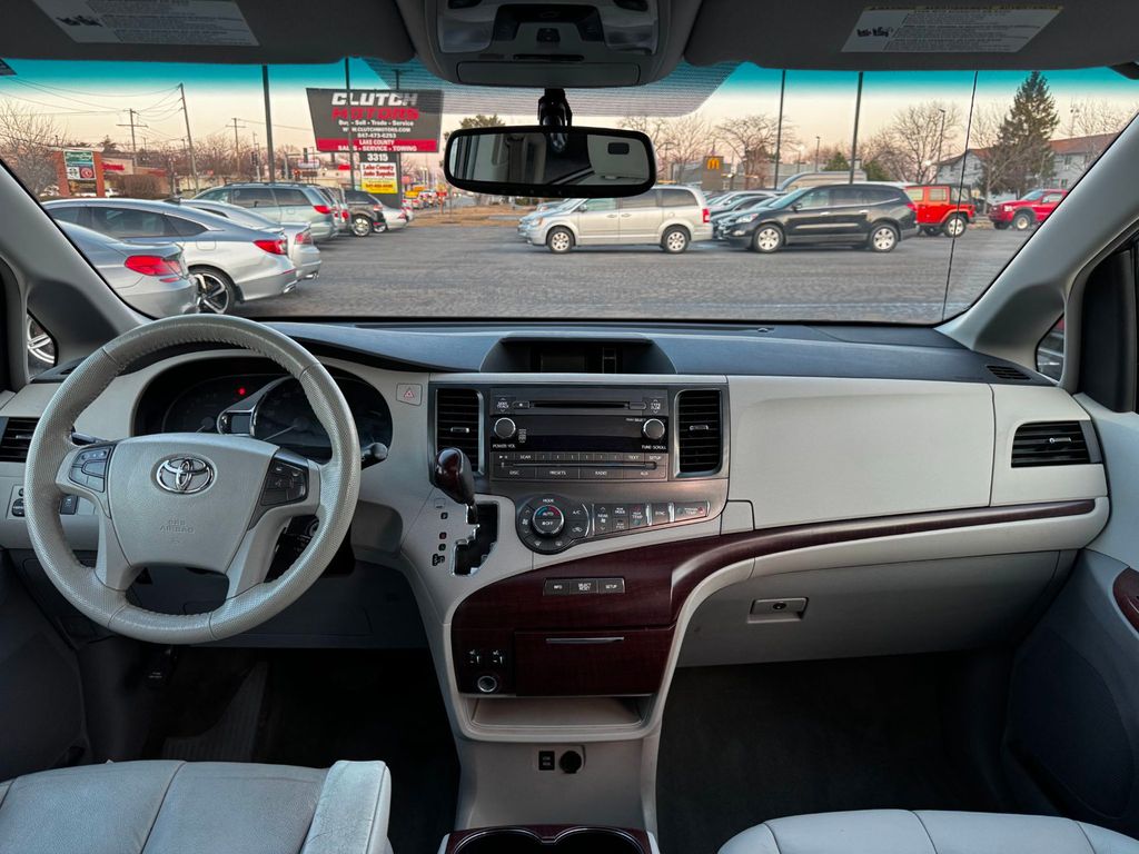 2012 Toyota Sienna 5dr 7-Passenger Van V6 XLE AWD - 22977602 - 24