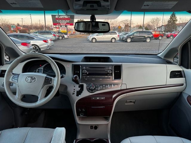 2012 Toyota Sienna 5dr 7-Passenger Van V6 XLE AWD - 22977602 - 24