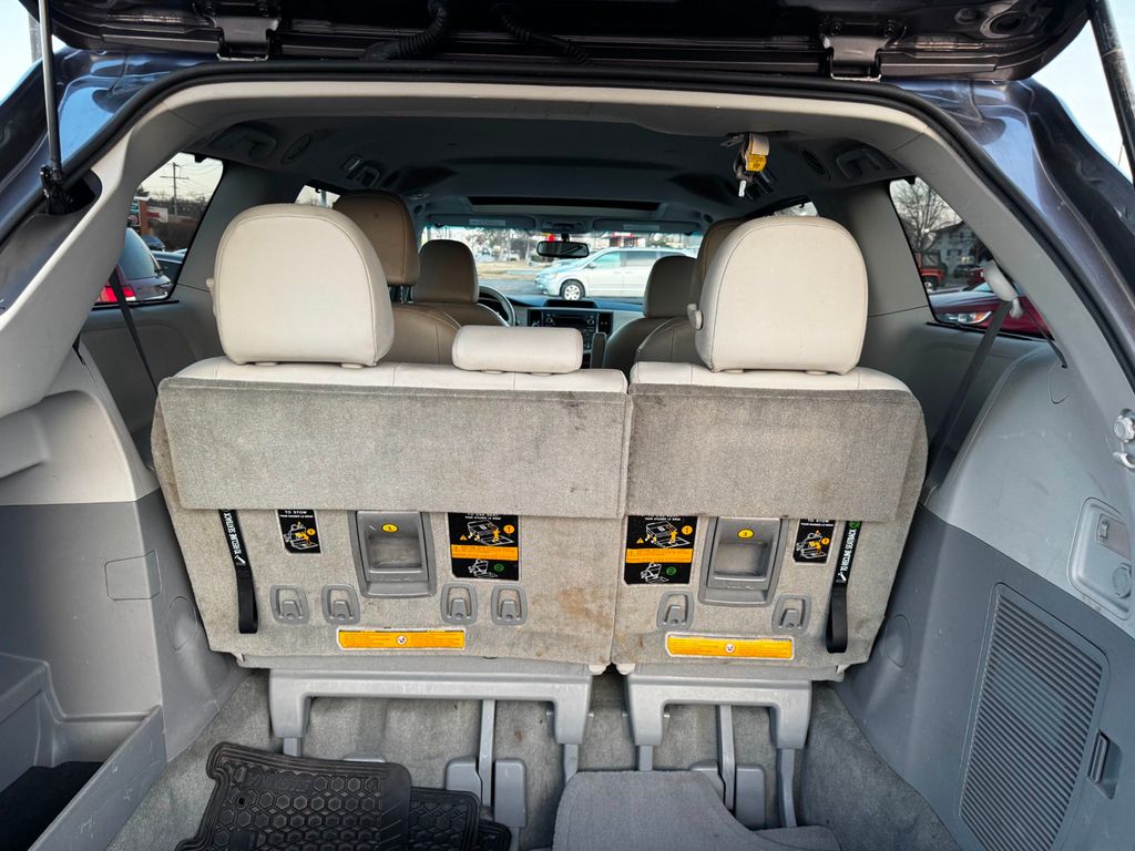 2012 Toyota Sienna 5dr 7-Passenger Van V6 XLE AWD - 22977602 - 6