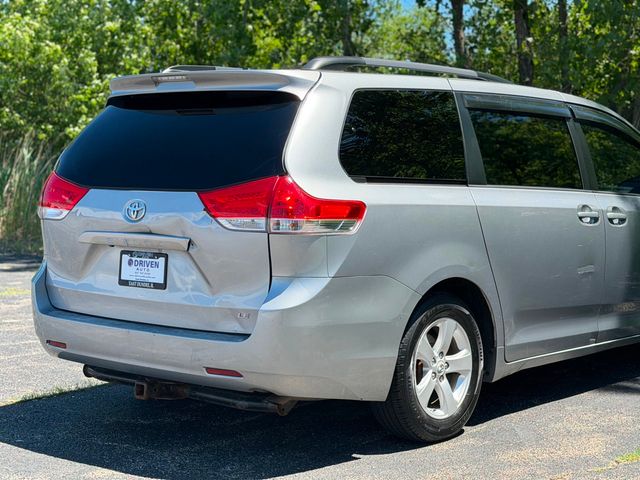 2012 Toyota Sienna 5dr 8-Passenger Van V6 LE FWD - 23040055 - 10