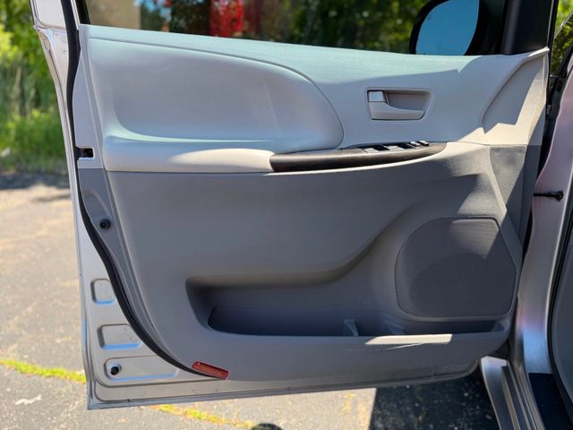 2012 Toyota Sienna 5dr 8-Passenger Van V6 LE FWD - 23040055 - 15