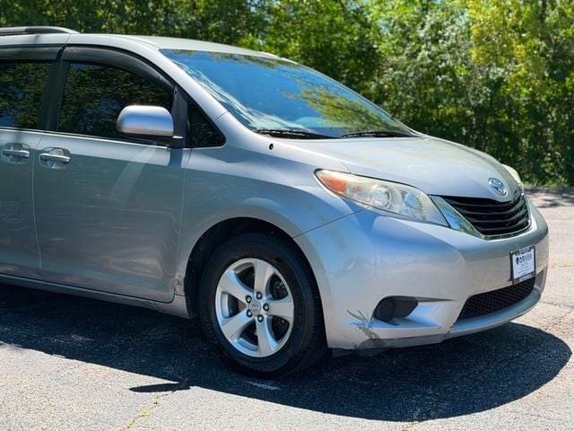 2012 Toyota Sienna 5dr 8-Passenger Van V6 LE FWD - 23040055 - 4