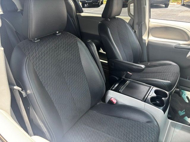 2012 Toyota Sienna 5dr 8-Passenger Van V6 SE FWD - 23046559 - 11