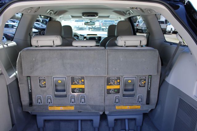 2012 Toyota Sienna 5dr 8-Passenger Van V6 XLE FWD - 22997958 - 9