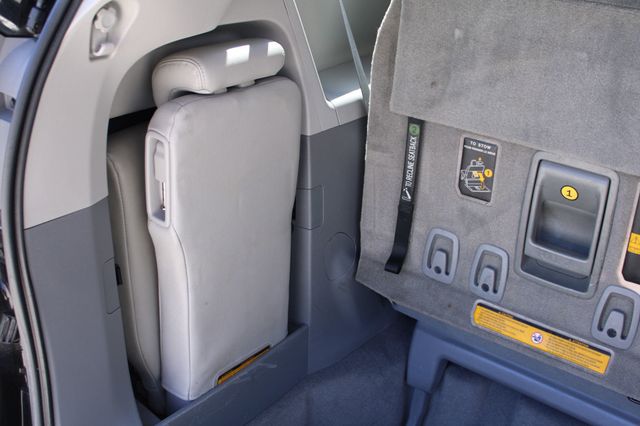 2012 Toyota Sienna 5dr 8-Passenger Van V6 XLE FWD - 22997958 - 10