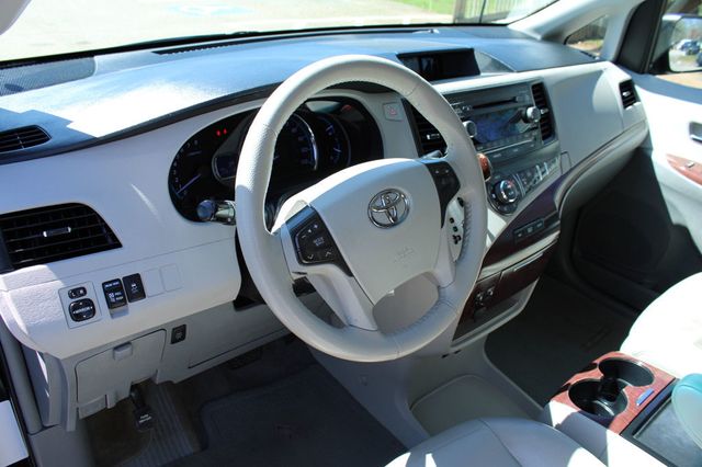 2012 Toyota Sienna 5dr 8-Passenger Van V6 XLE FWD - 22997958 - 12