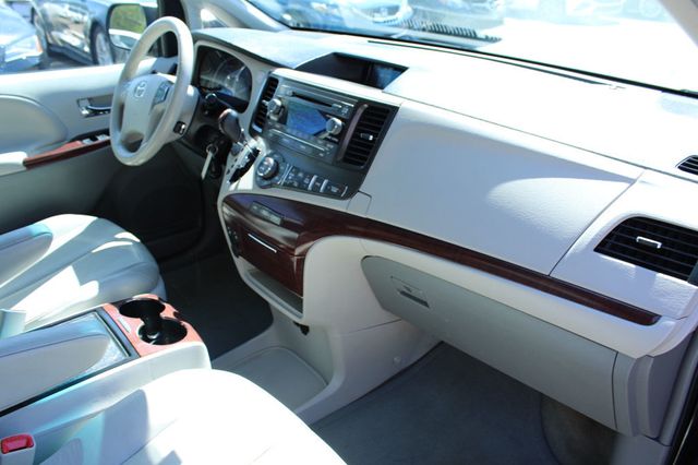 2012 Toyota Sienna 5dr 8-Passenger Van V6 XLE FWD - 22997958 - 33