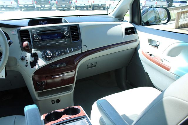 2012 Toyota Sienna 5dr 8-Passenger Van V6 XLE FWD - 22997958 - 34