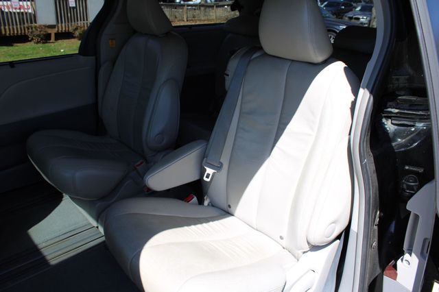 2012 Toyota Sienna 5dr 8-Passenger Van V6 XLE FWD - 22997958 - 36