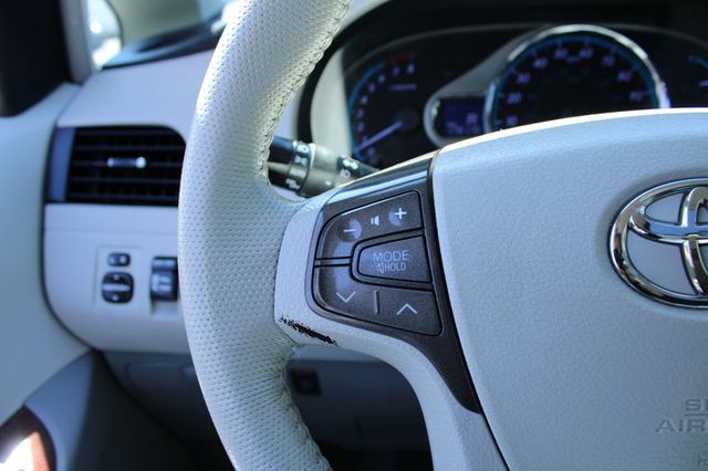 2012 Toyota Sienna 5dr 8-Passenger Van V6 XLE FWD - 22997958 - 37