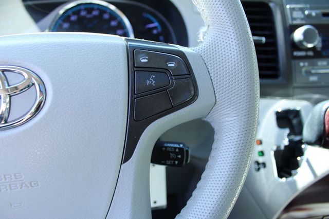2012 Toyota Sienna 5dr 8-Passenger Van V6 XLE FWD - 22997958 - 38
